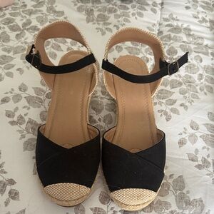 Black and Tan Women's Espadrille Sandals great condition